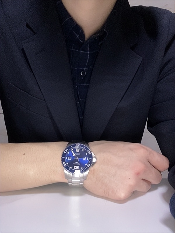 名士和康斯登手表哪个好,东方星名士与浪琴康卡斯