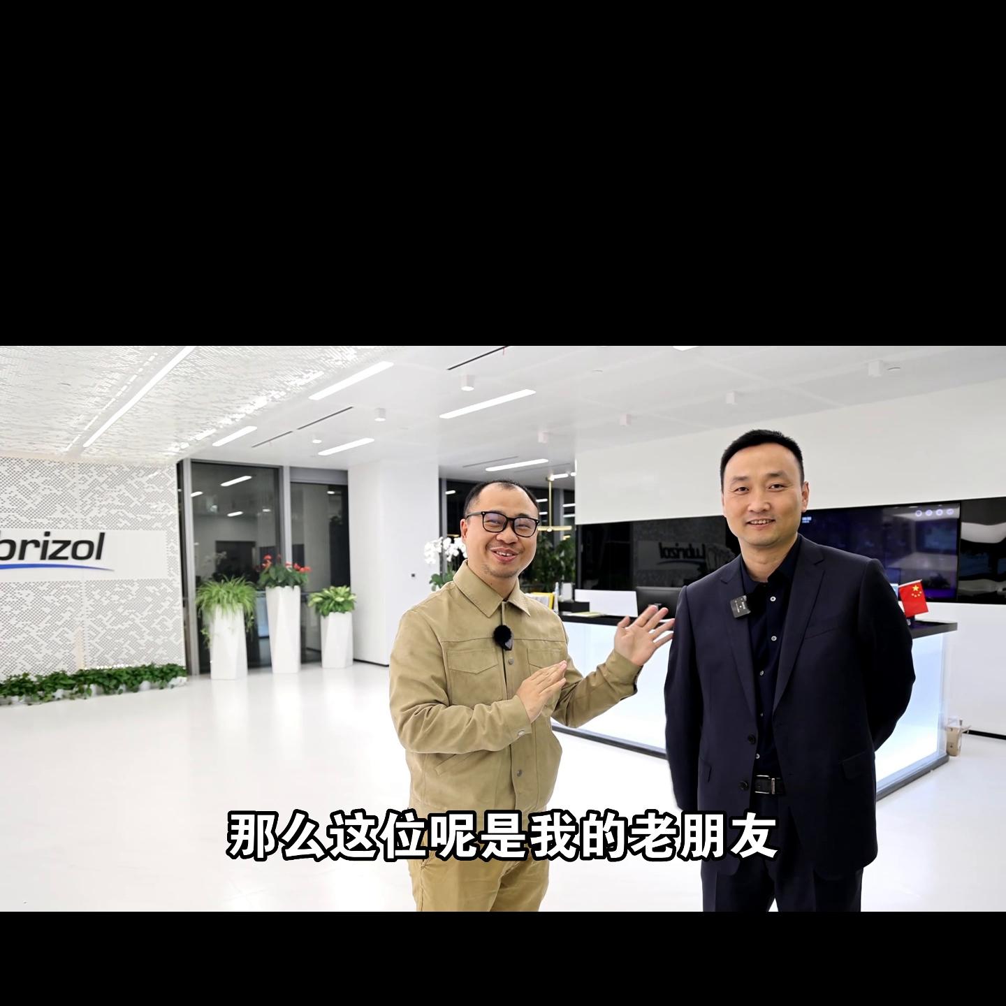 接上期，这次突袭的公司是巴菲特投资的国际原料公司，带着...