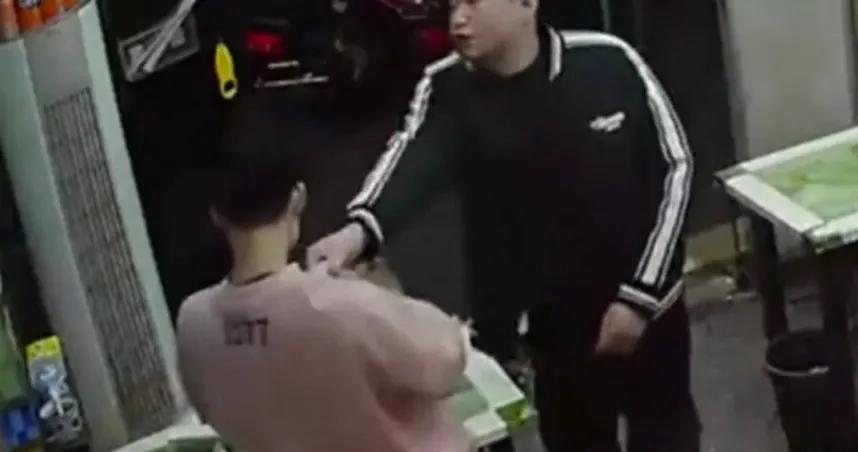 调料放多了被老板追着打,加调料被老板追打