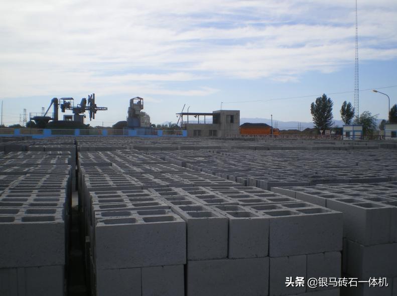 全自动空心砖制砖机售价,空心砖制砖机厂家直销