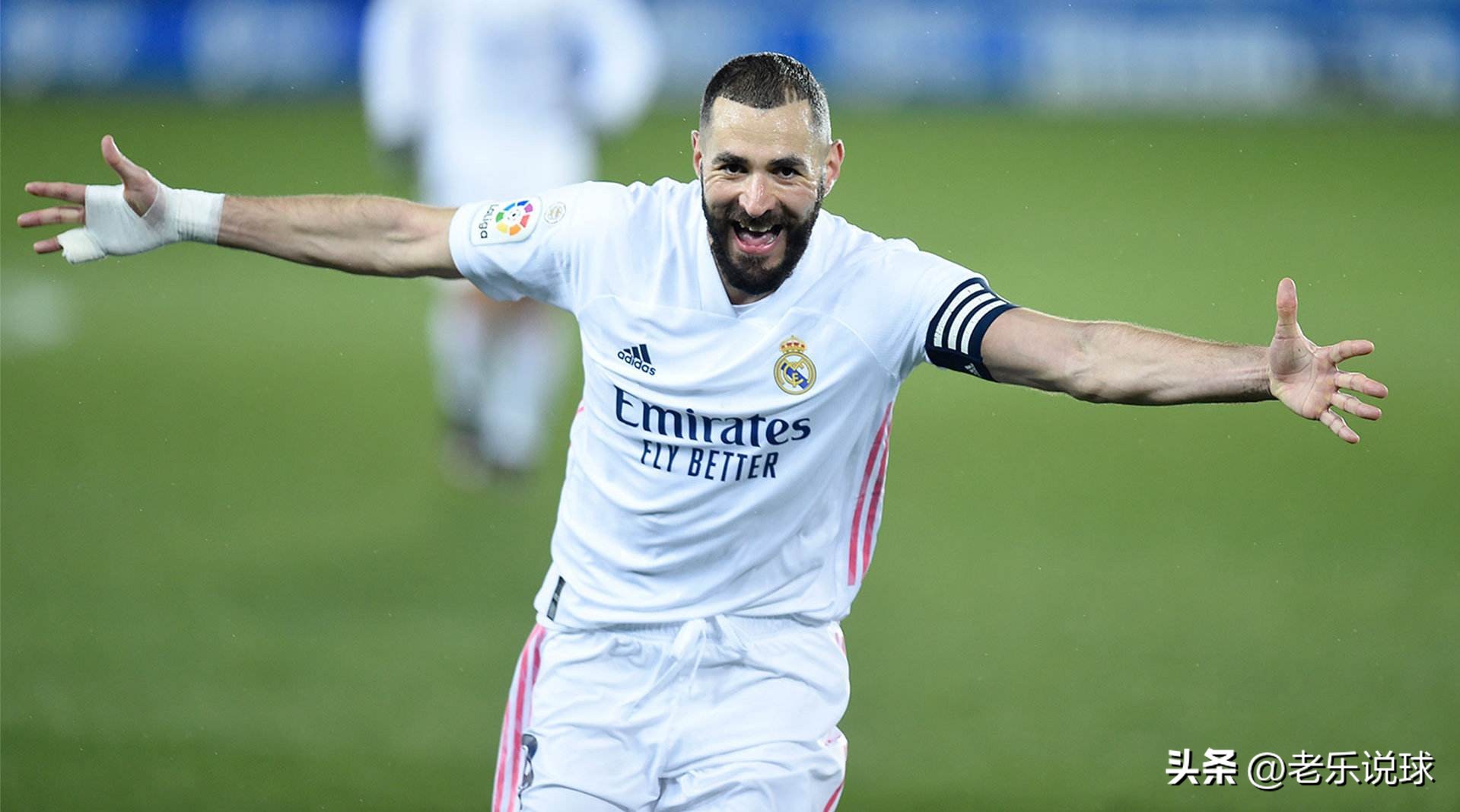 双鬼拍门足球犯不犯规,法国队吉鲁视频