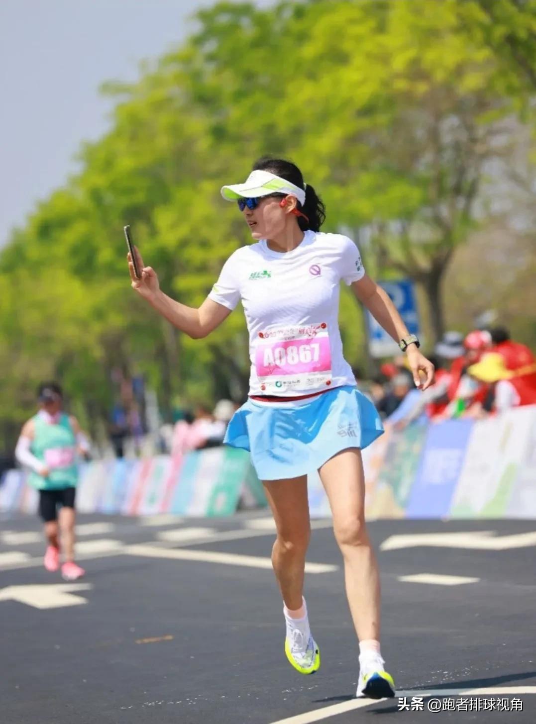 女跑者别太保守，跑步标准穿搭出炉