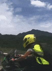 “老鼠贴粘到的，吃了不会犯法吧？”网友：争取死缓吧！哈哈哈