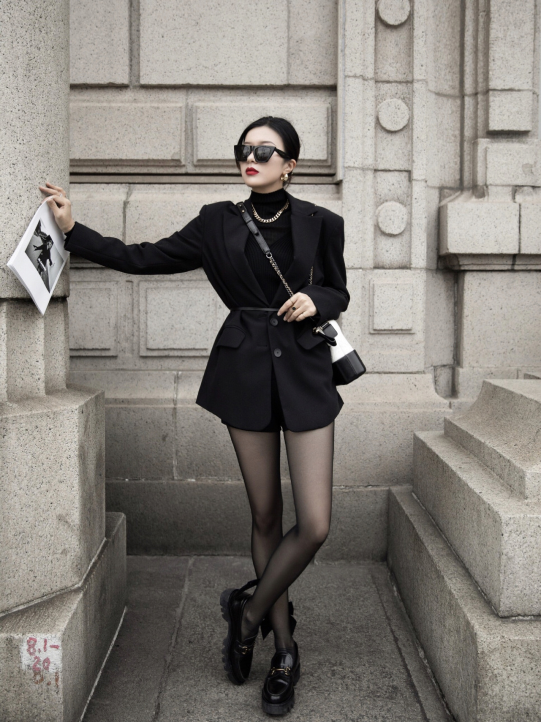 黑丝西装日常搭配高级感,黑色西装怎么搭配黑丝酷酷的