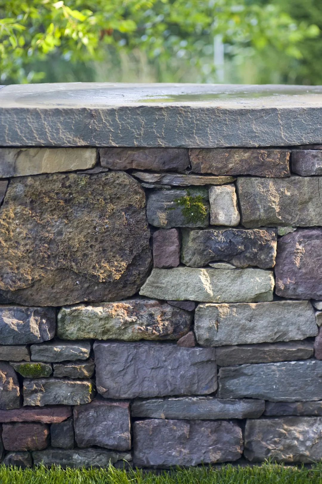 现代式庭院石墙,庭院老石墙院墙怎么处理好