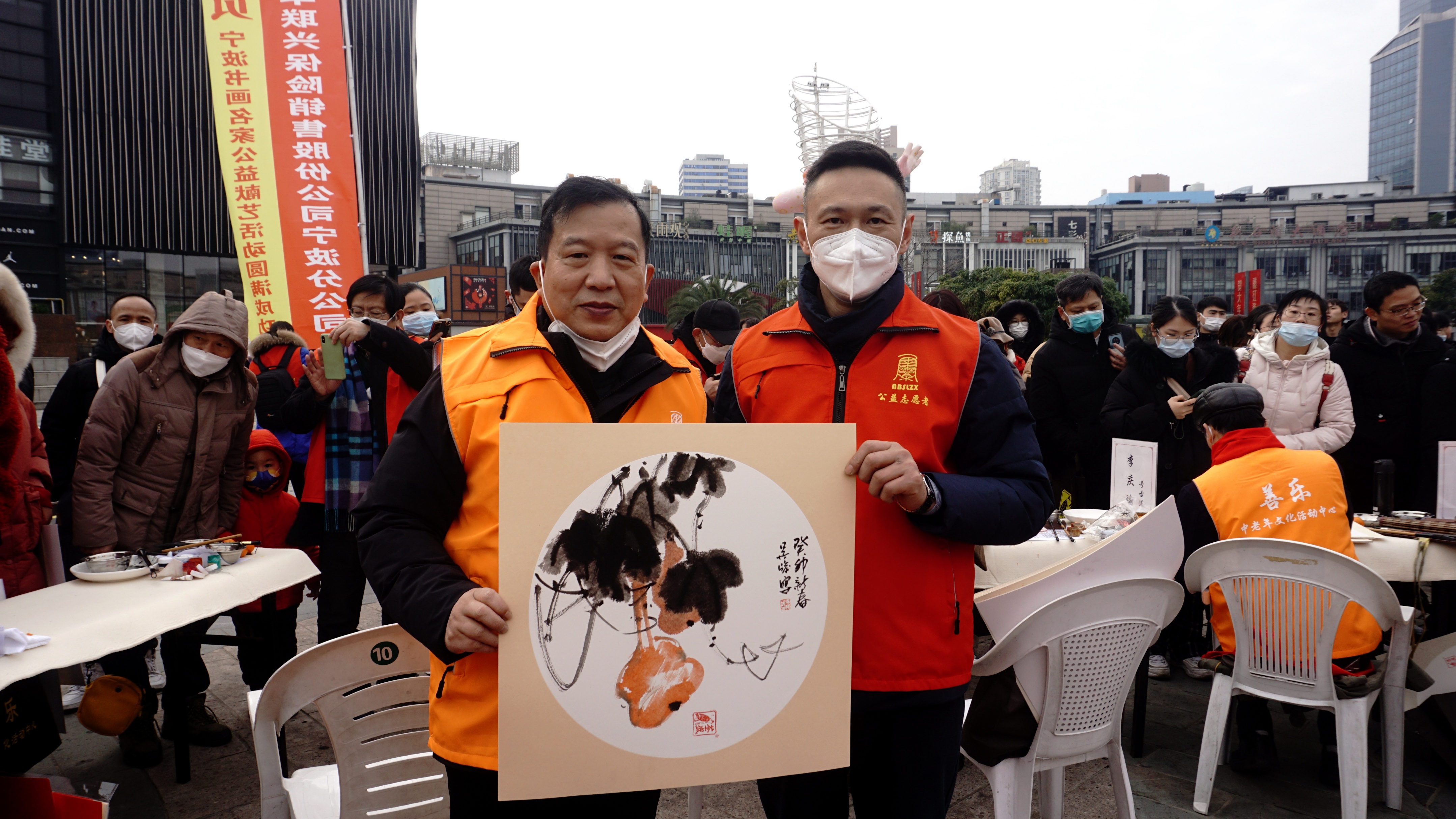 天一广场举行“荃盛杯”2023“善乐迎兔”宁波书画名家公益活动