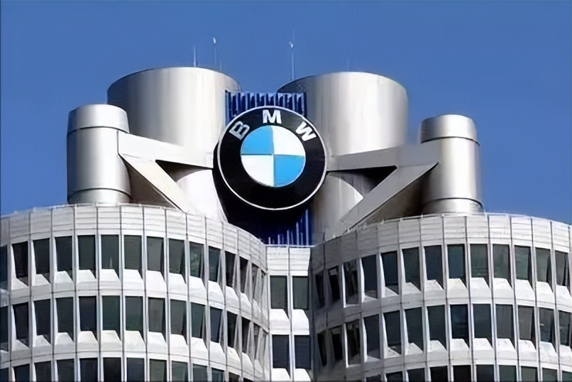 一盒冰激凌,将崇洋媚外展现的淋漓尽致,女孩,你的下限在哪?