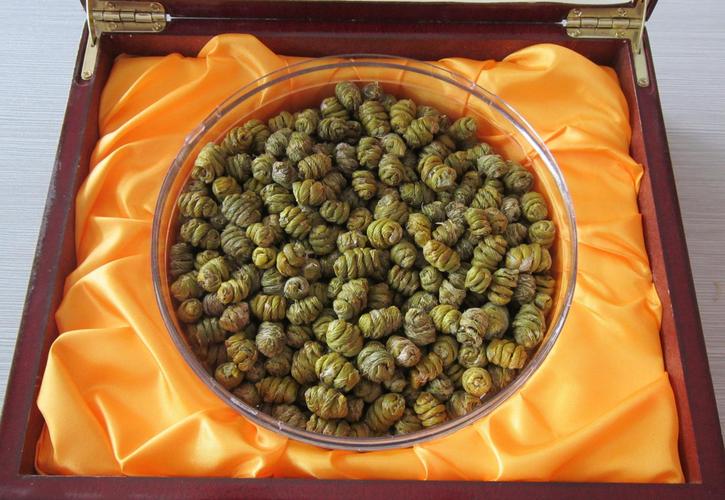 种植仙草一年收入,云南农民种仙草致富