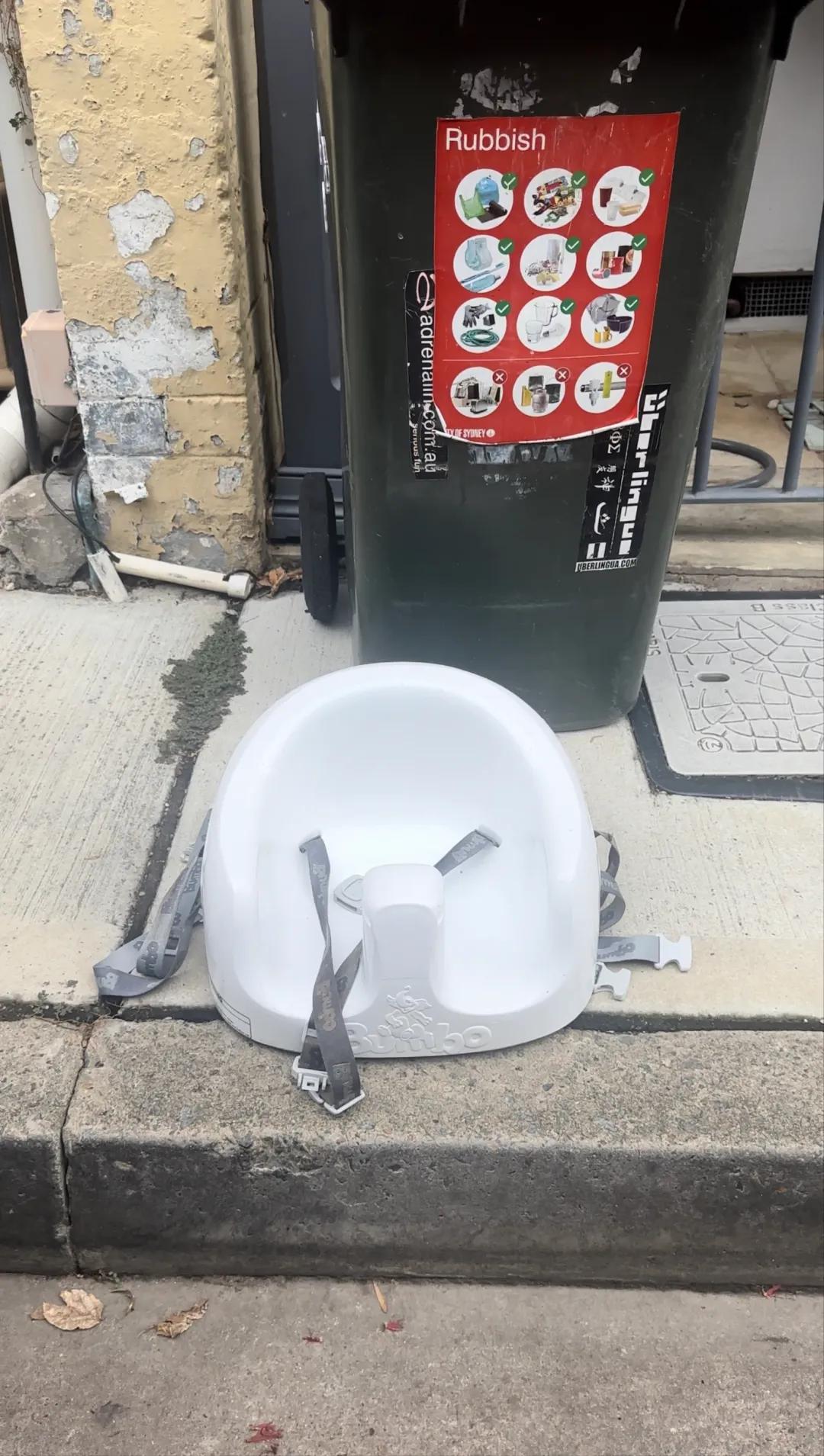 小哥为省钱在悉尼捡垃圾，年赚2万澳币，名包手机电脑随地捡？