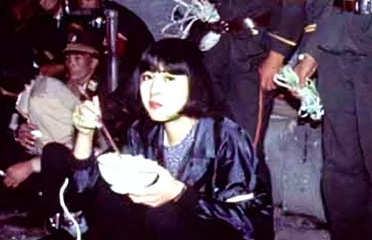 50岁女子贩毒被捕,二十岁女孩帮男友贩毒被抓