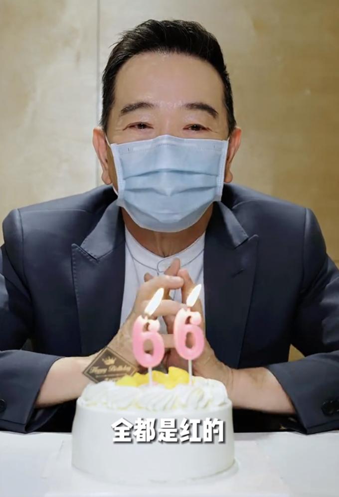 张晨光全家近照,62岁的张晨光看着依然硬朗帅气