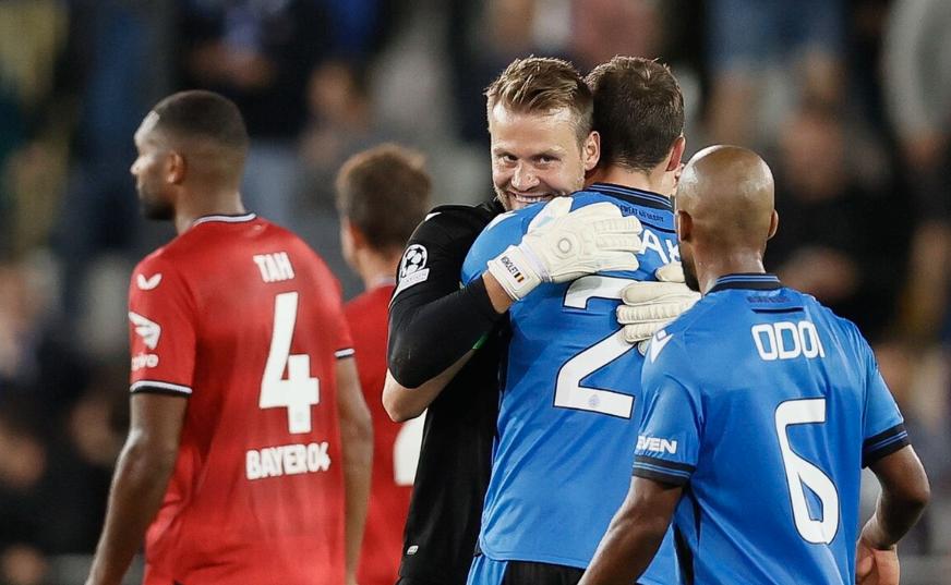 欧冠赛场又一场惊天大逆转,欧冠0:3完败错失登顶