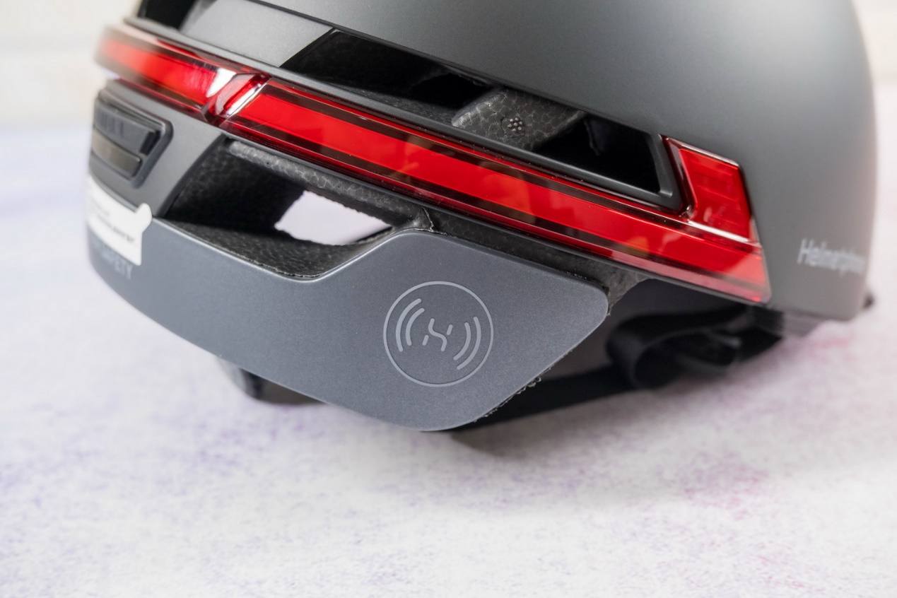 头盔有蓝牙耳机的效果,一款炫酷的智能头盔