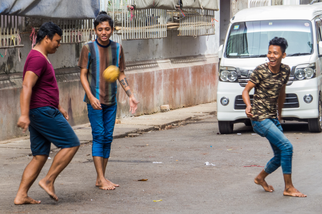 缅甸笼基筒裙,缅甸美女为何都爱穿筒裙
