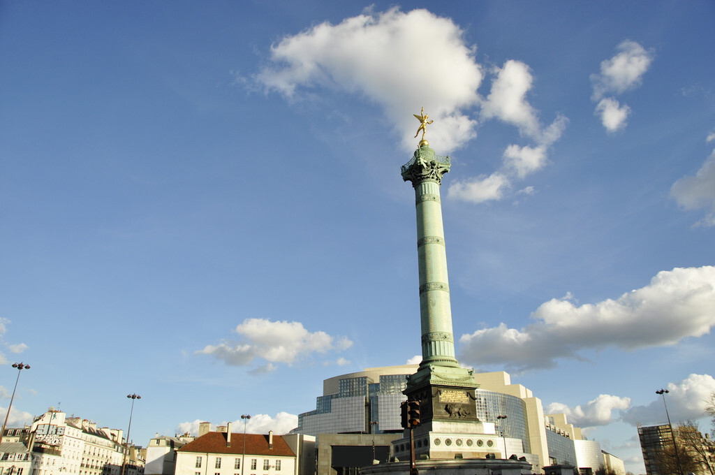 法国巴黎著名景点英文介绍,巴黎名胜古迹详解