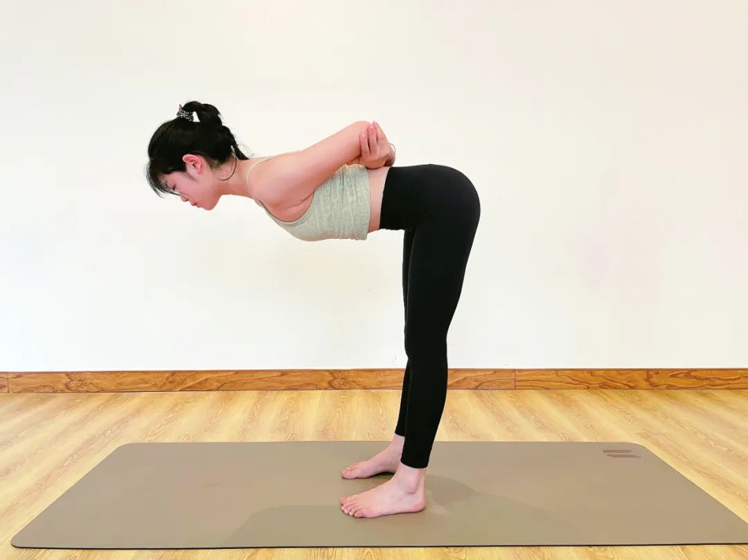 练完瑜伽膝盖窝疼怎么回事,练完瑜伽腰疼膝盖疼正常吗