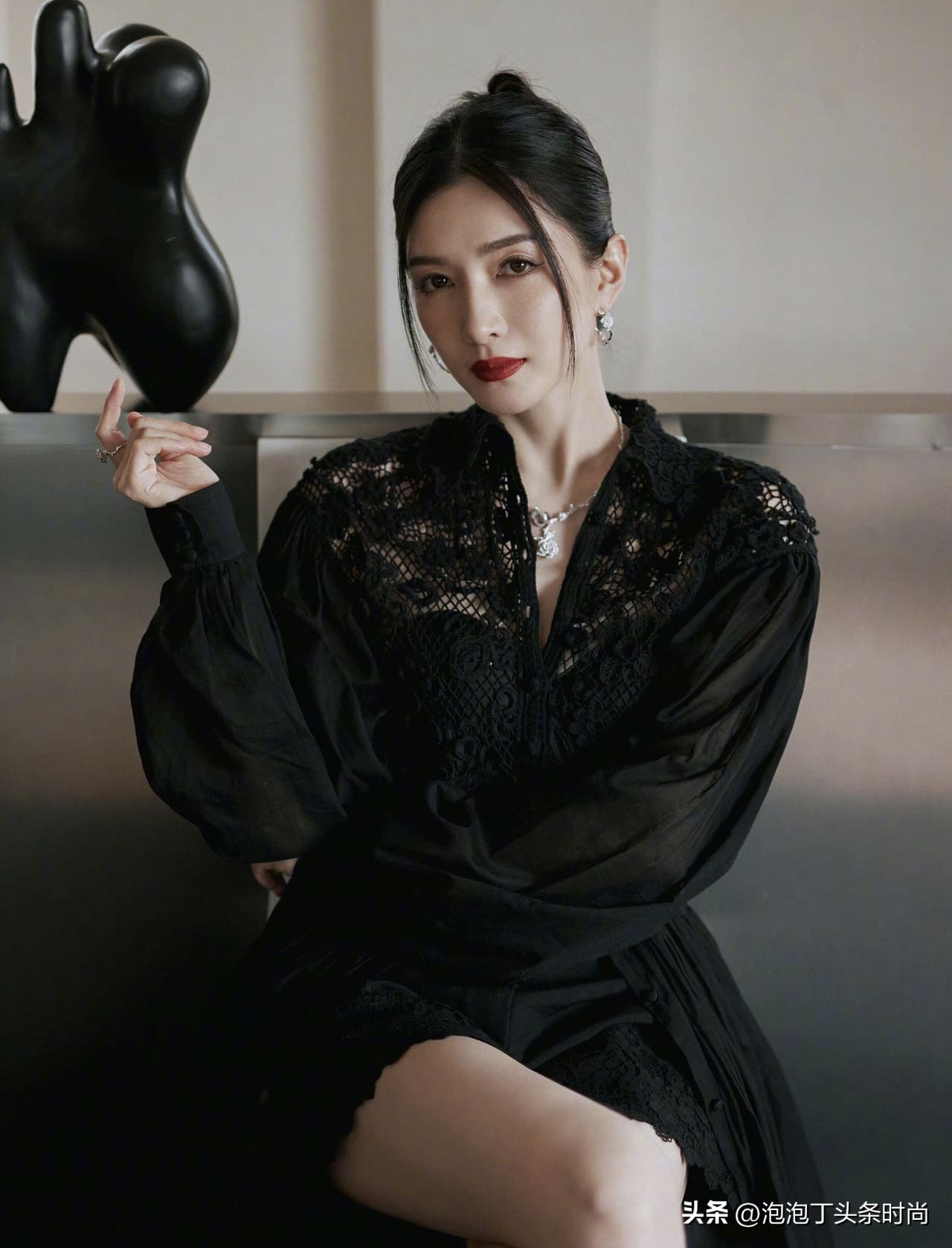 这是几个情况？身高1米82Ta，把男女明星秒变“小矮人”怎么看？