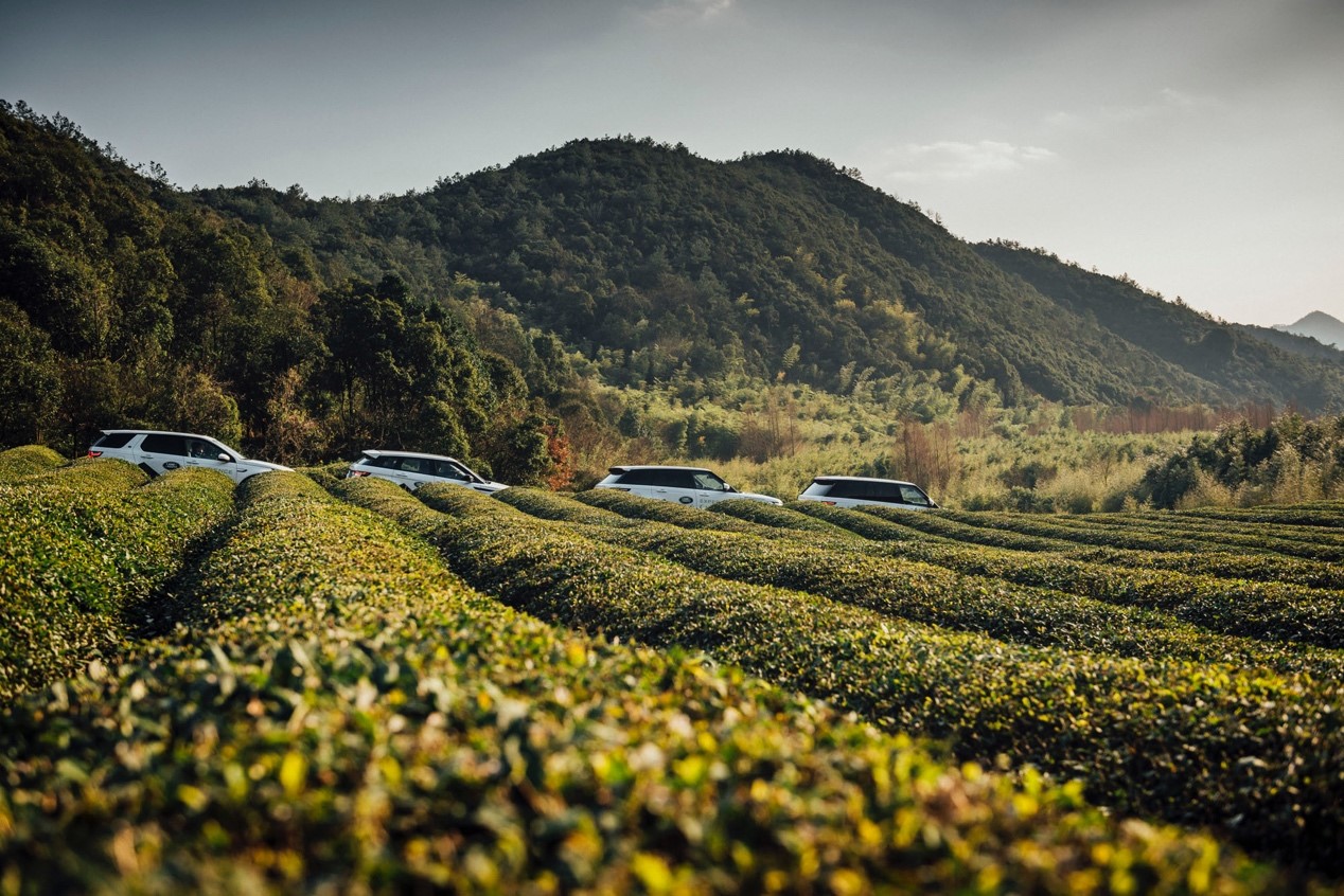 踩下油门，按下快门，定格精彩瞬间