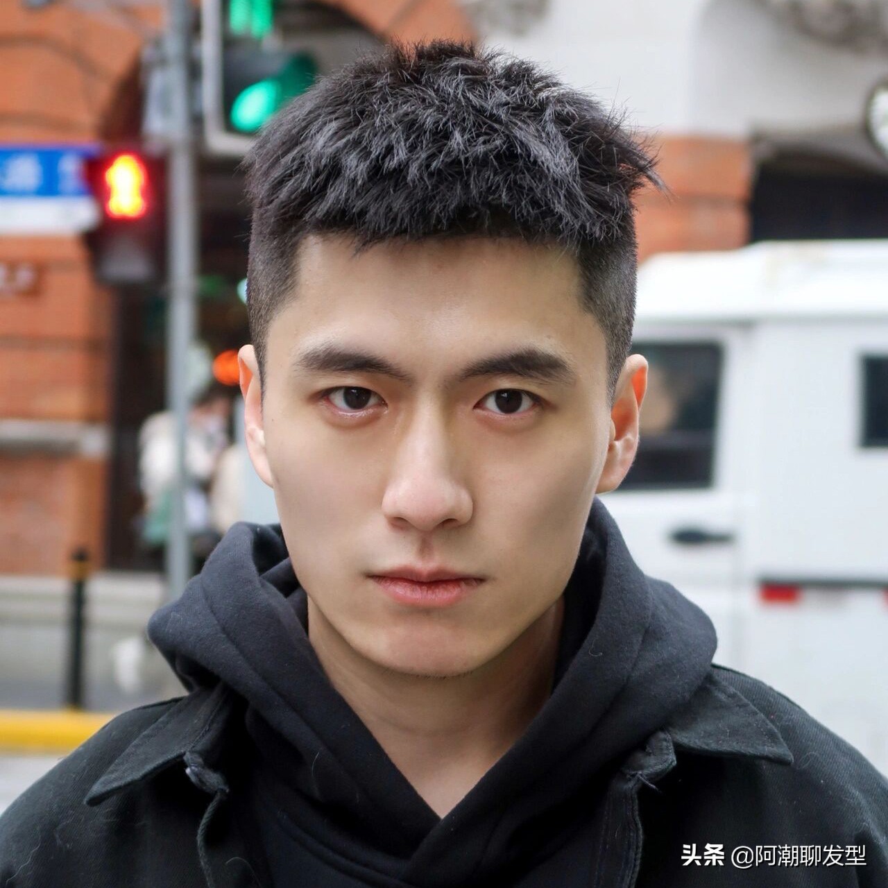 越剪越时髦的男生发型12款,男生发型推荐中长发烫头不易变形