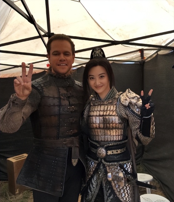 强捧不红景甜：坐拥3.5亿豪宅被张继科拒婚，资源逆天金主成谜