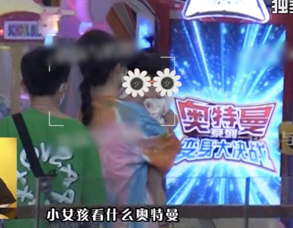 张杰谢娜近期全家福,张杰谢娜带着双胞胎女儿逛商场