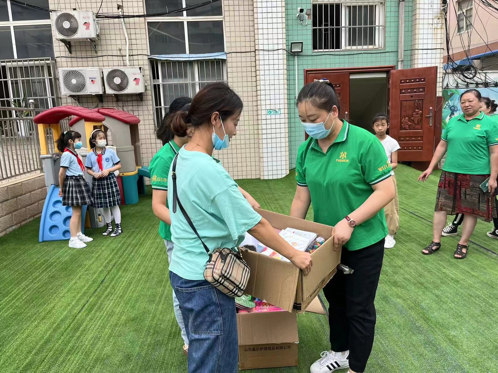 开展暑假公益活动，蚌埠第三实验学校孩子们走进阳光儿童康复中心