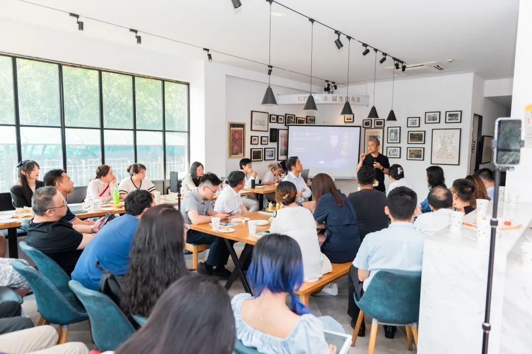 “复旦走出来的卖货郎”——何慕对话复旦经院校友