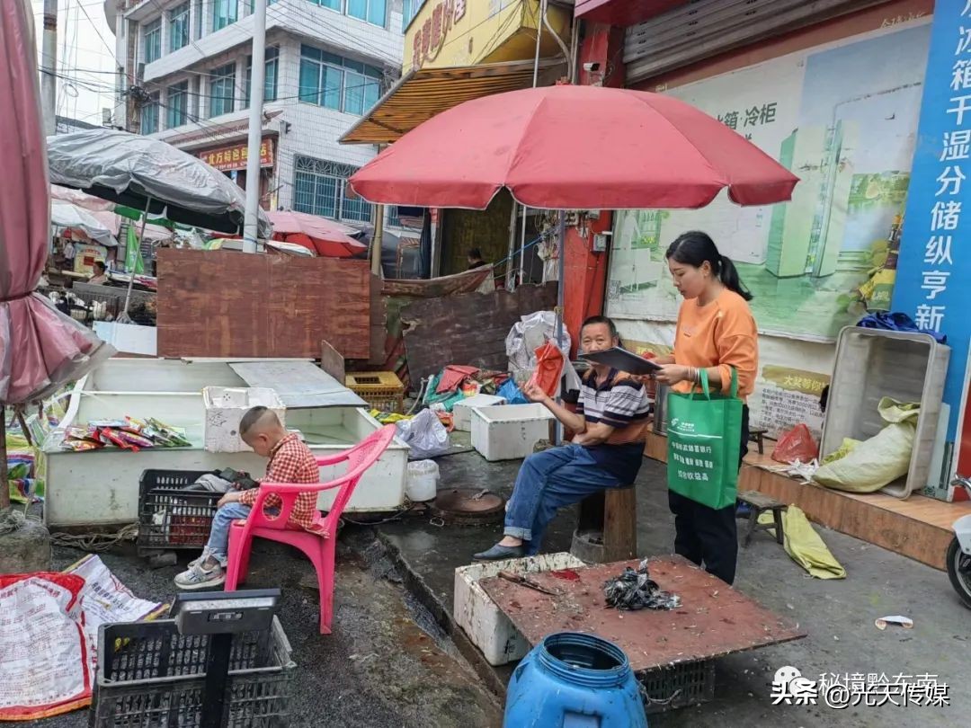 天柱县蓝田镇:疏导马路市场树立文明新风