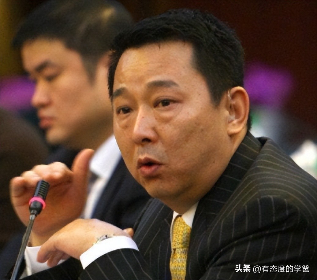 当年，是谁向黑枭刘汉提供了可以装备一个排的*器武**？此人结局如何