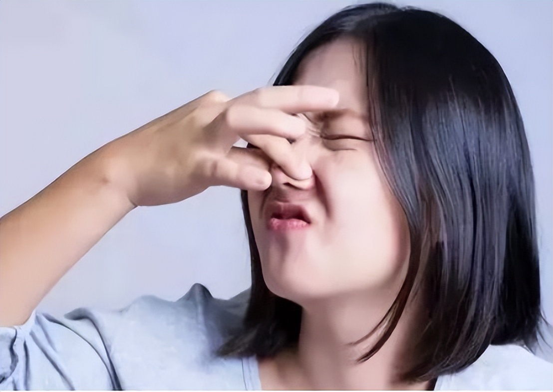 女性洗澡时站尿会尿路感染吗,女性洗澡能不能用一些东西