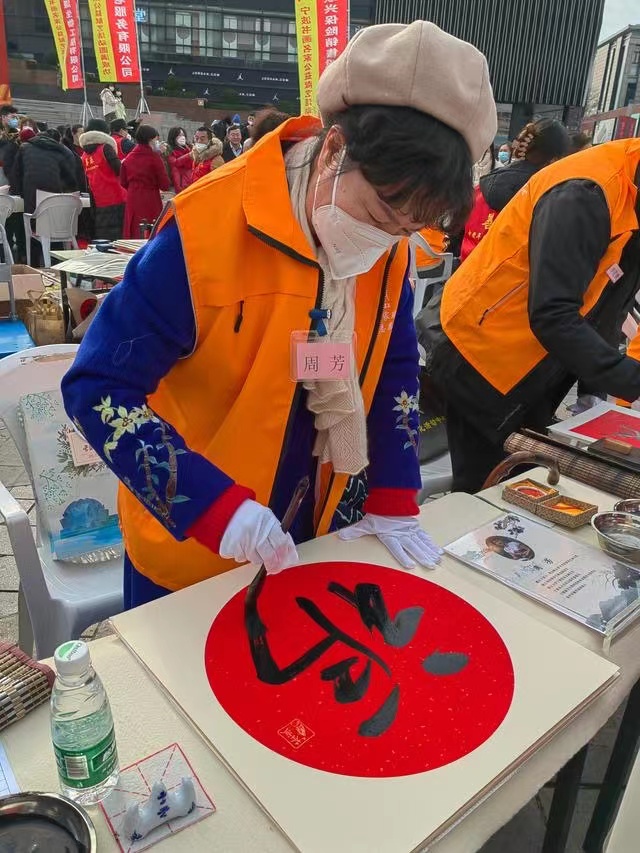 天一广场举行“荃盛杯”2023“善乐迎兔”宁波书画名家公益活动