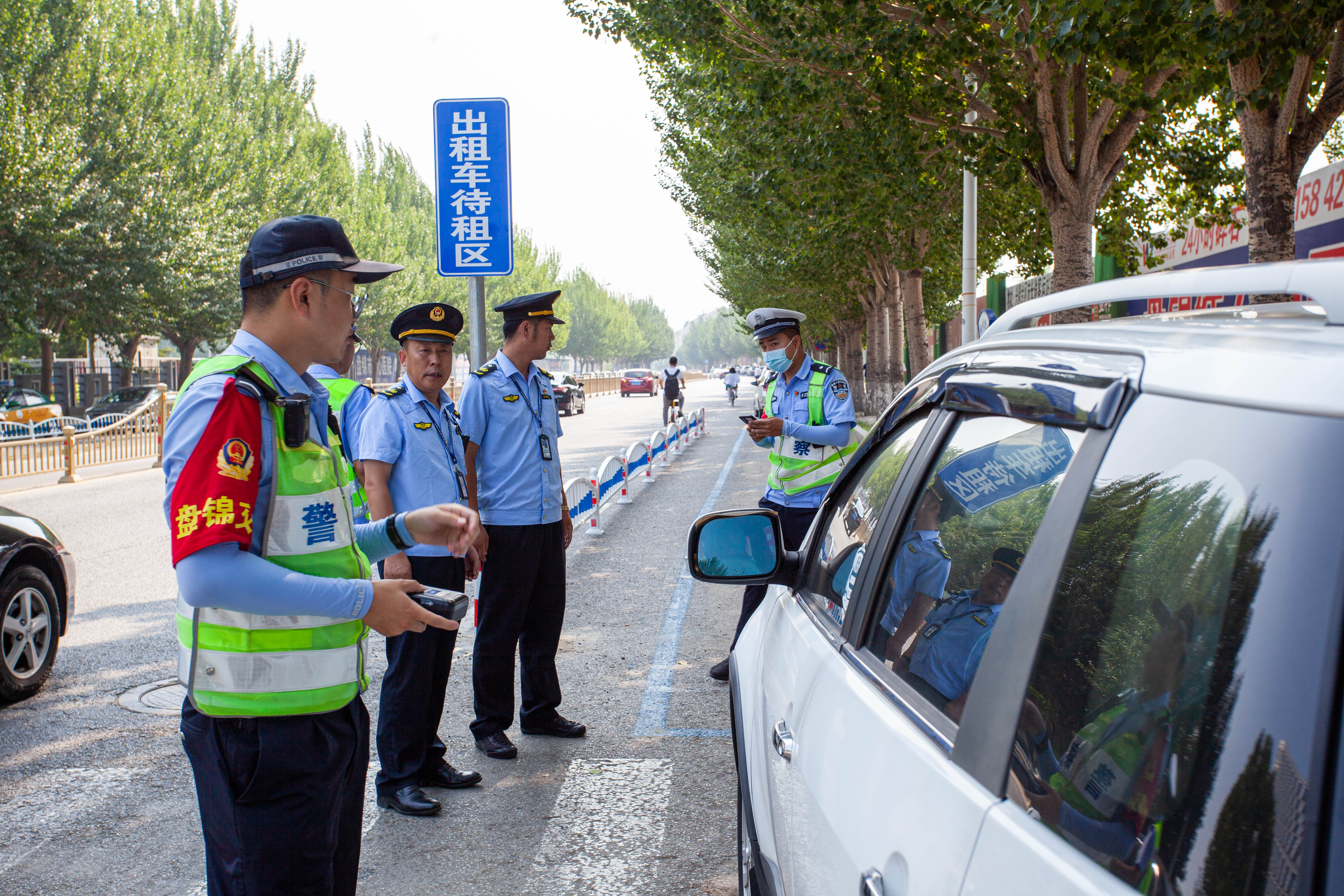 交通执法大队管汽车租赁吗,交通执法车出租车