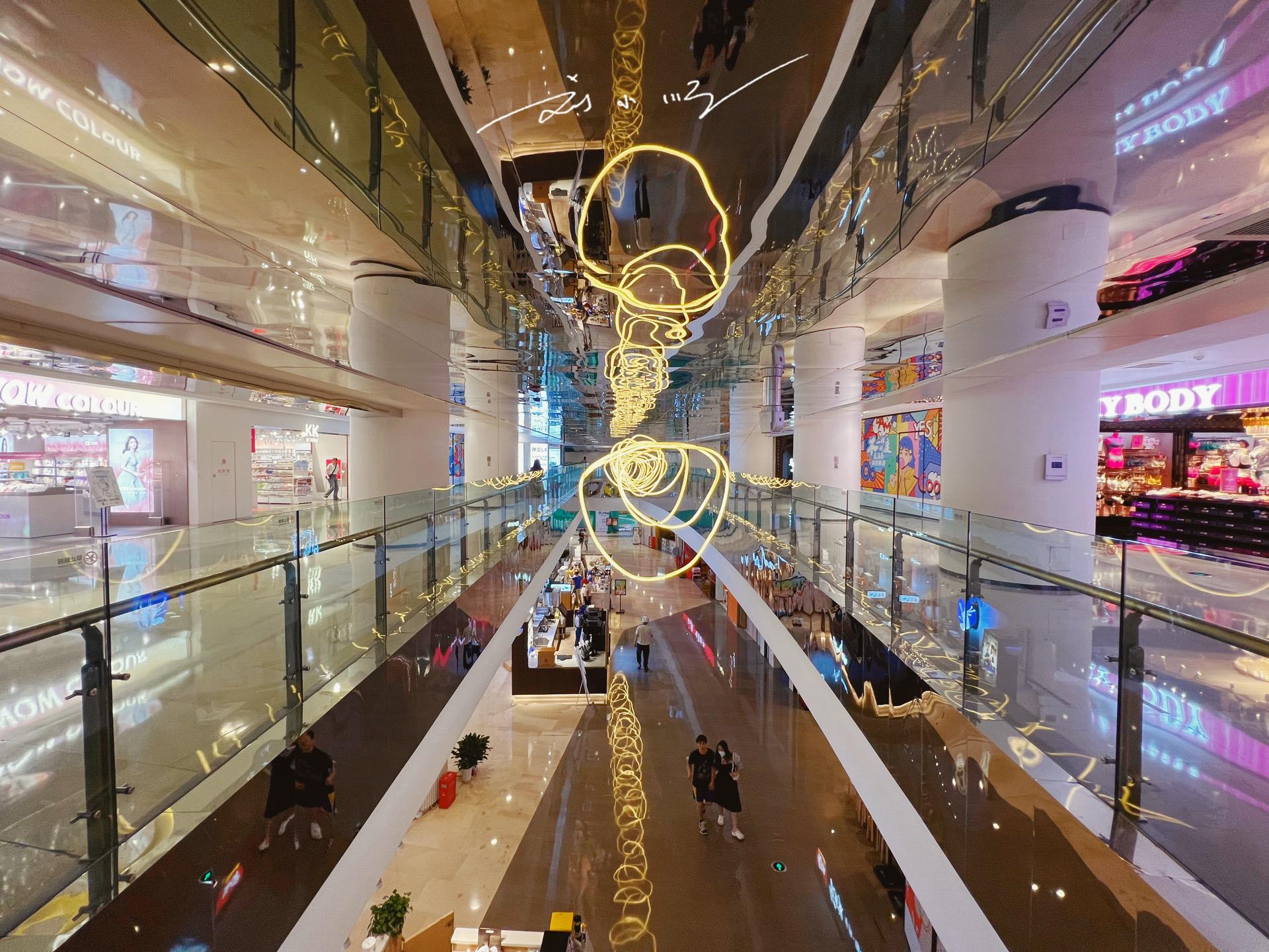 重庆复古地下商场,重庆解放碑旁边的四个商场