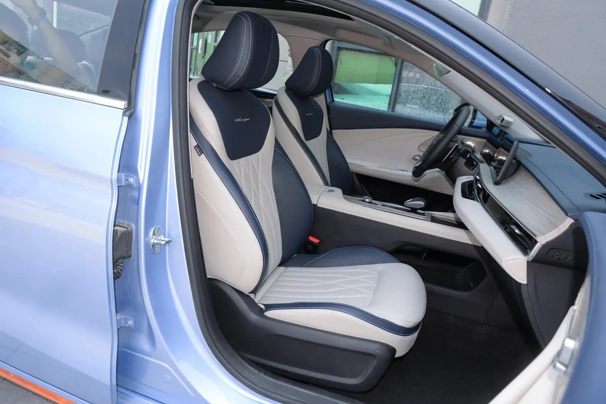 奇瑞艾瑞泽8新款2023落地价,奇瑞艾瑞泽8对比长安uni-v