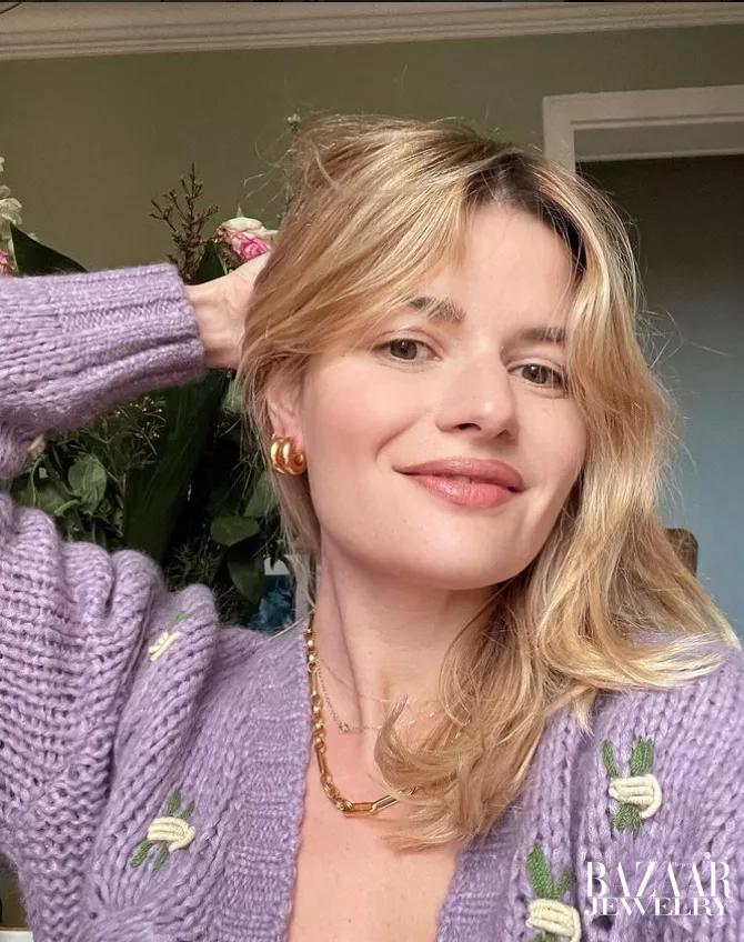 Emily在巴黎II上线即遭吐槽，真正的巴黎女人怎么搭珠宝？