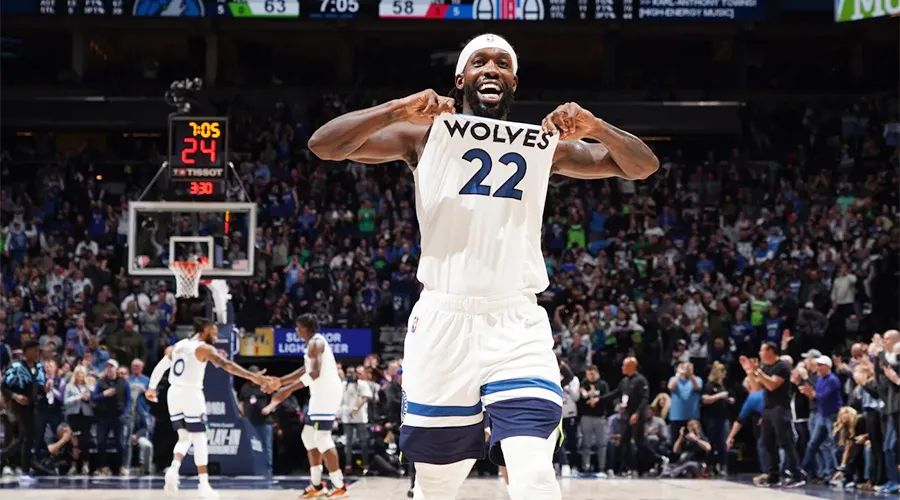 关于一只狗带领一群狼的电影,一只狗带领一群狼