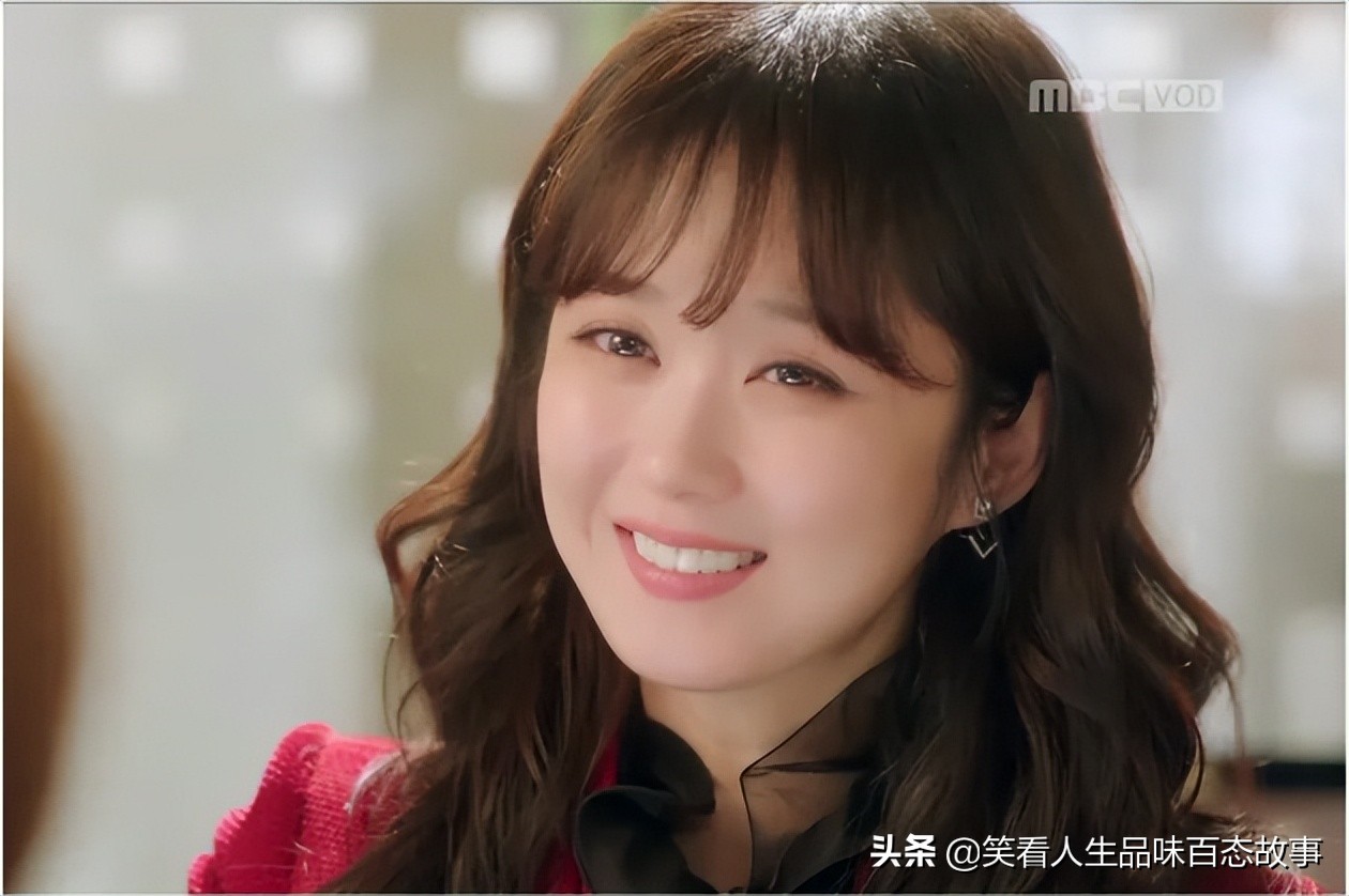 童年女神张娜拉晒猫照依旧童颜,38岁张娜拉罕见晒素颜照