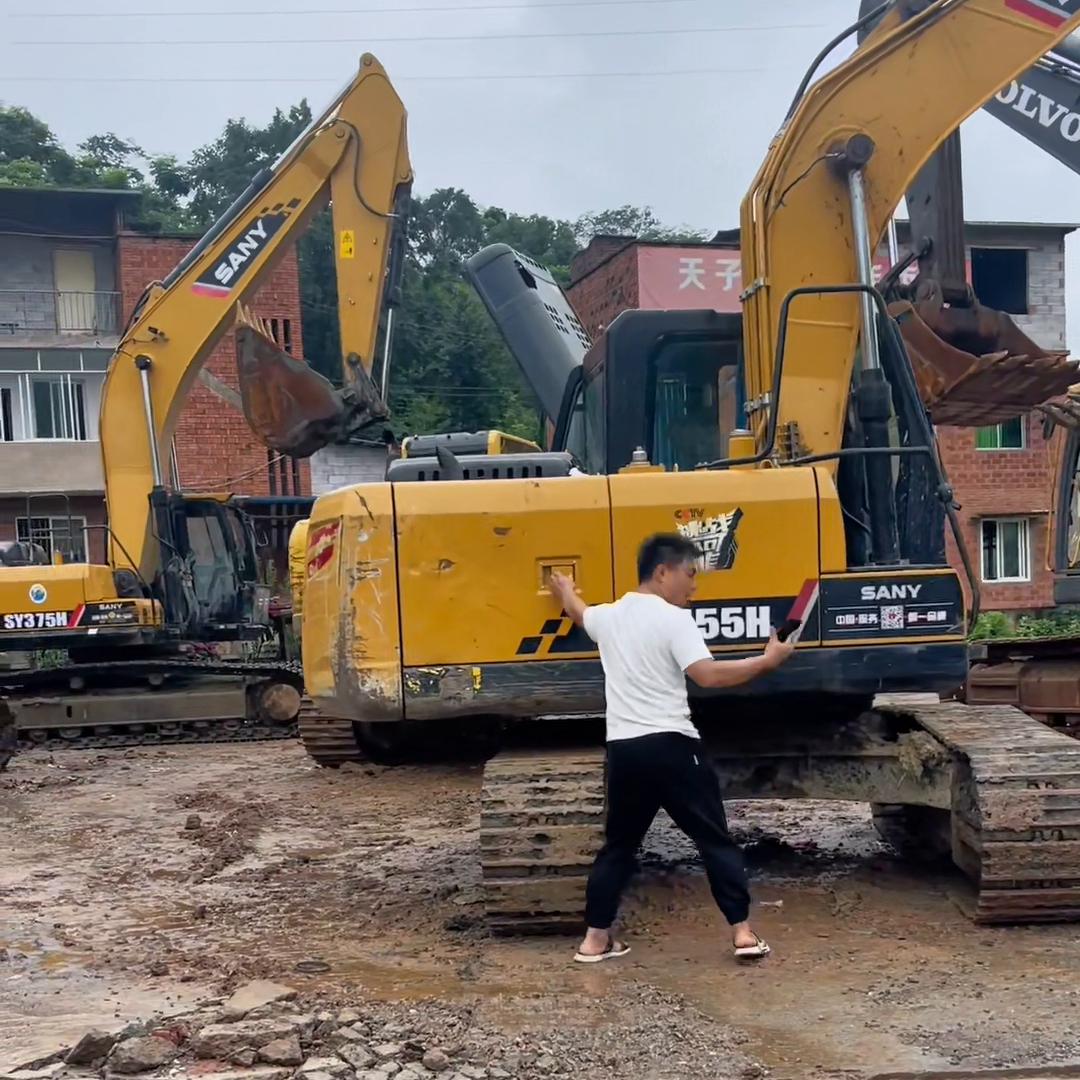 海南省三一135挖掘机新机多少钱,三一135挖掘机配的三菱发动机