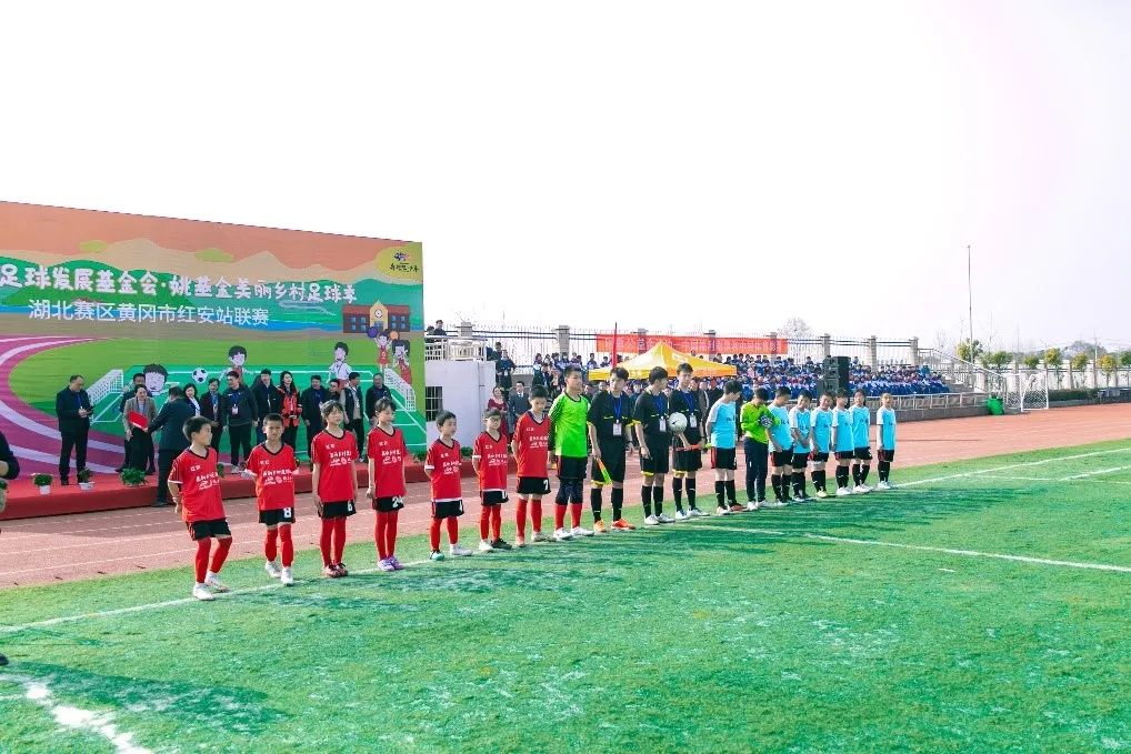 延期却不失约“美丽乡村足球季”志愿者和球队一起完成“加时赛”