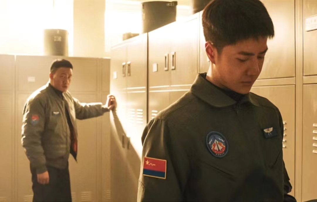 胡军笑场,王一博胡军教打戏