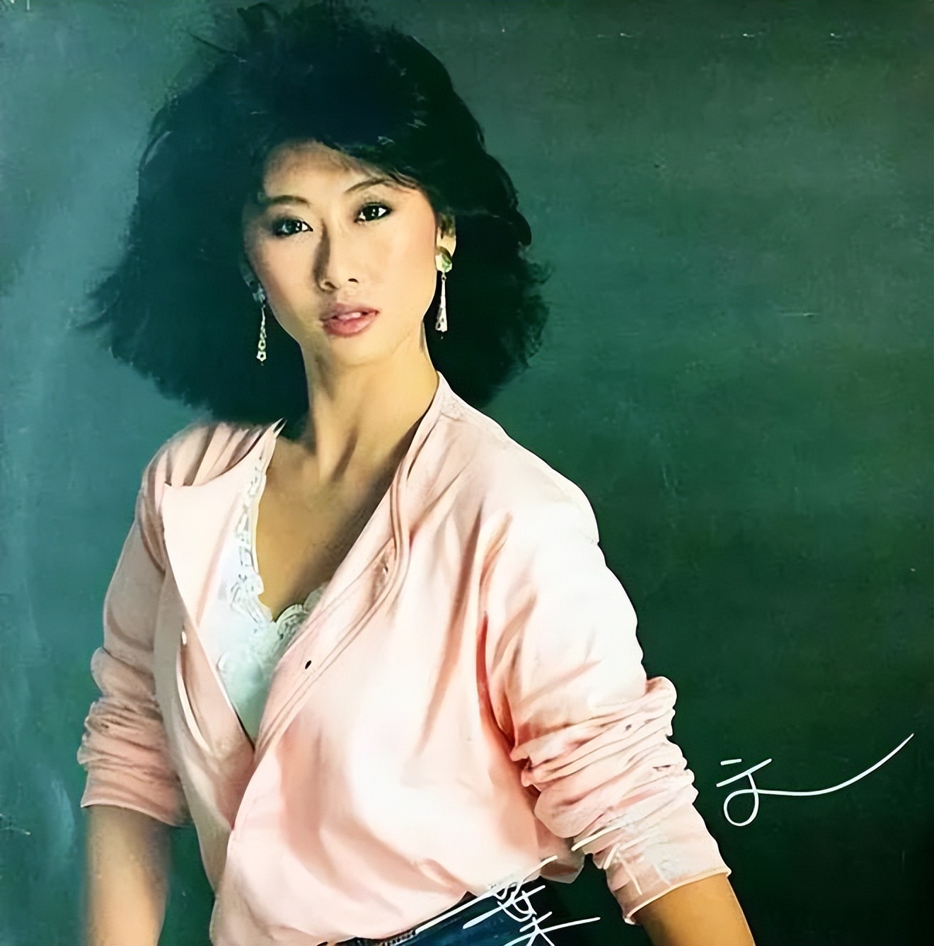 坚决不动刀不整容，年过60岁依然优雅美丽的女星，我只服这10位