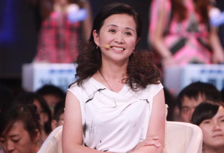 “非诚勿扰”黄菡：嫁初恋同学，恩爱31年无绯闻，女儿比她还漂亮