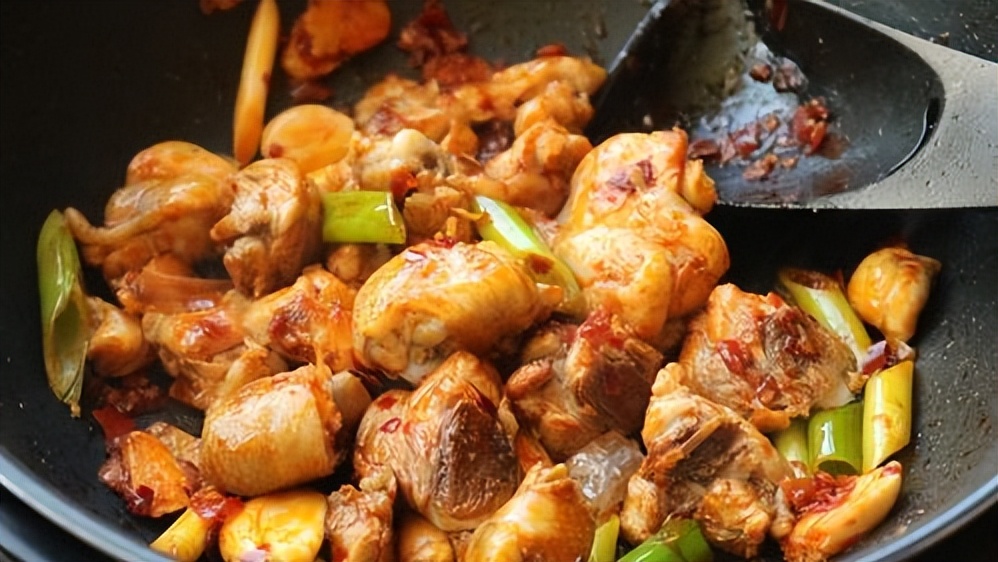 炖鸡肉别直接焯水教你正确做法,炖鸡肉不腥不柴的秘诀