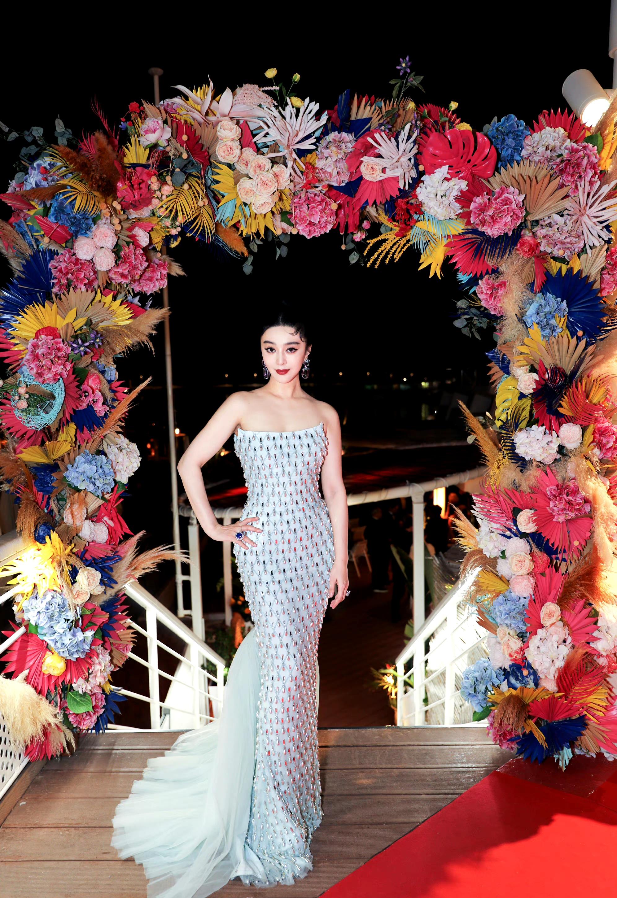 戛纳电影节闭幕范冰冰礼服,范冰冰戛纳闭幕式礼服刘诗诗