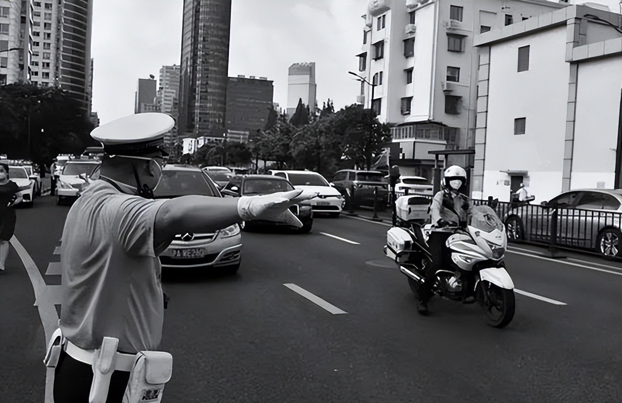 96年台湾富家女与*小平邓**警卫员订婚,女方母亲:娶妻聘金要100万