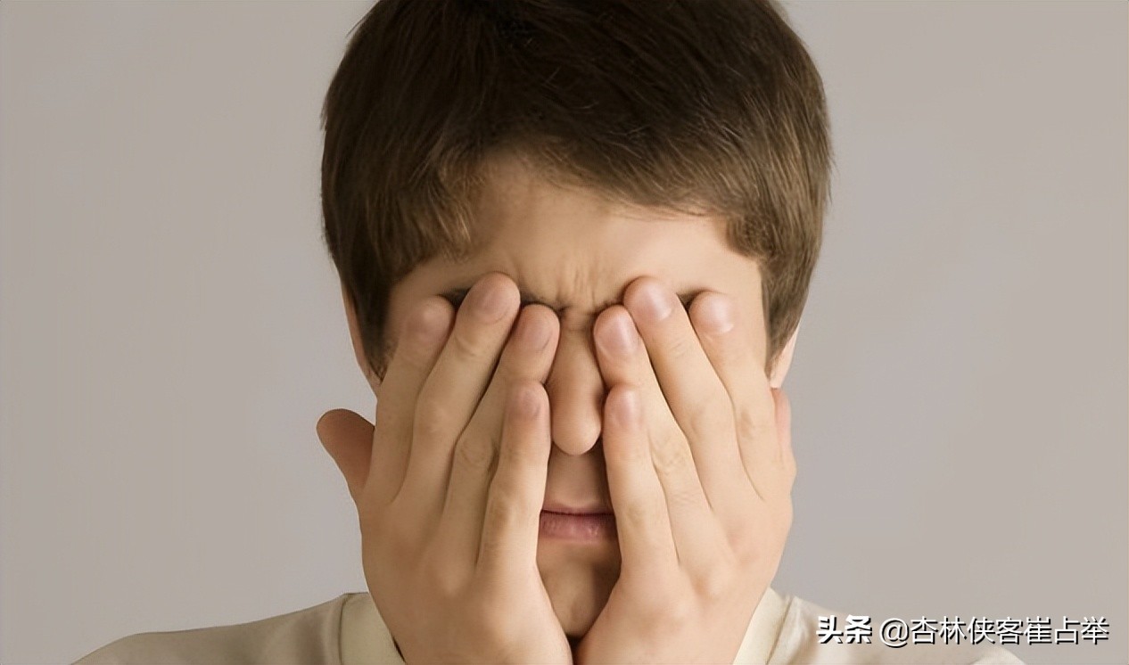 夏天热不怎么出汗是怎么回事,天气热不出汗是什么原因怎么治