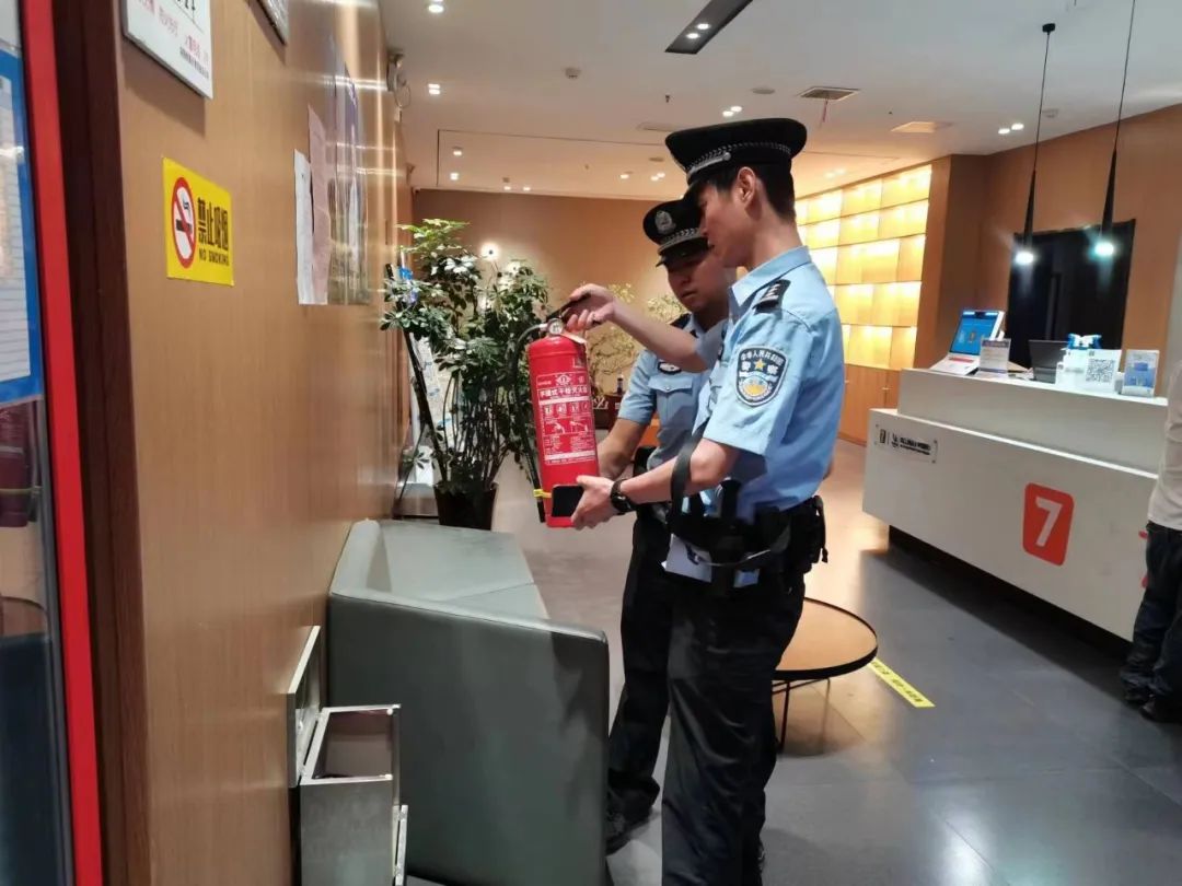 夏季治安打击整治“百日行动”丨尽锐出战!河南洛阳公安全力开展夏夜治安巡查宣防第二次集中统一行动