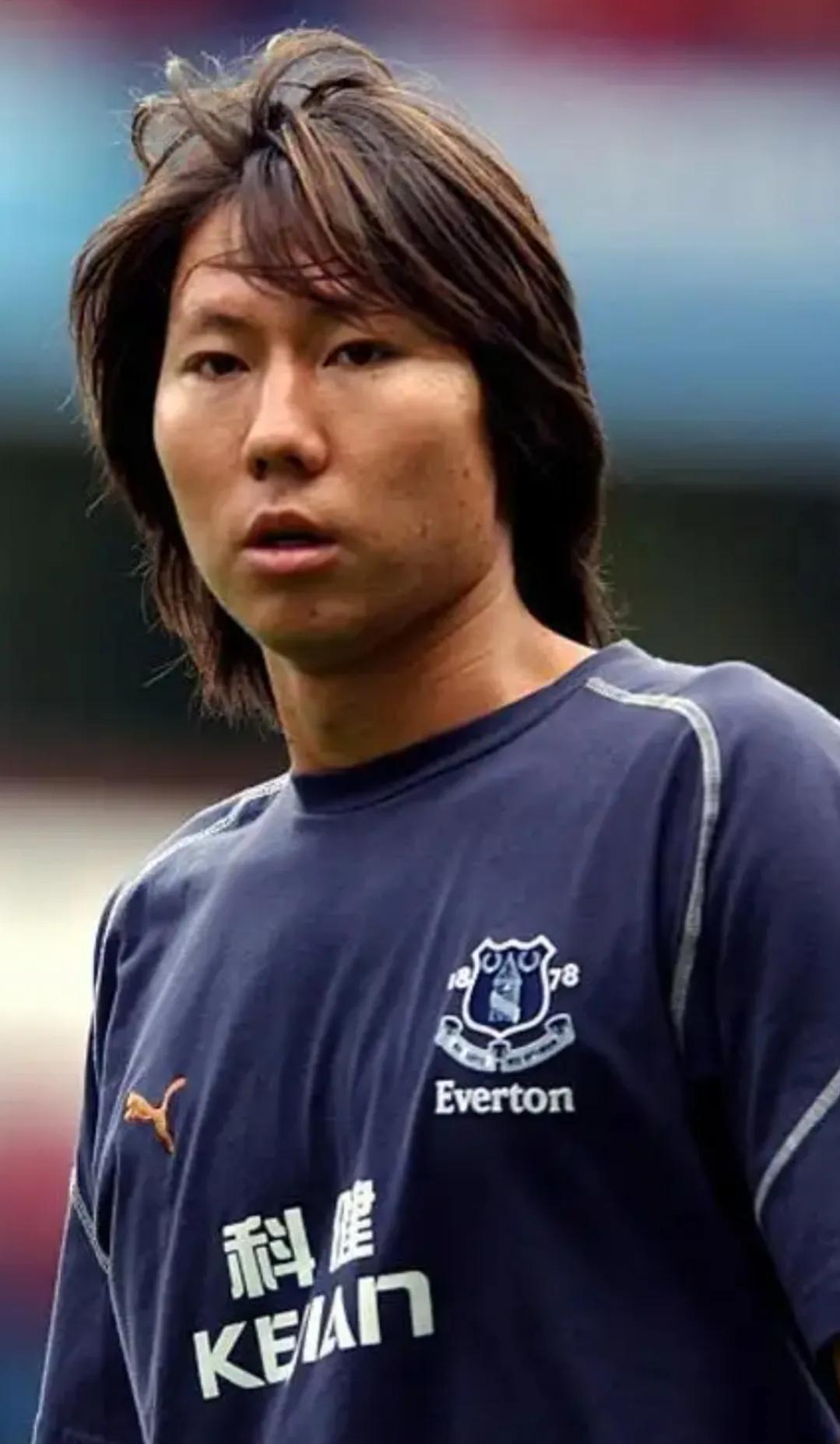 十四亿人怎么挑不出十一个人去踢球呢？网友：国足的水好深啊