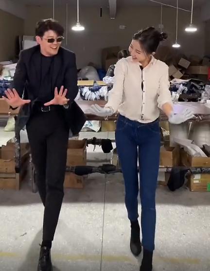 鍘傝姳杞﹂棿璺宠垶璧扮孩鍚哥矇鐧句竾,鍘傝姳鍚哥矇鐧句竾鐧讳笂澶