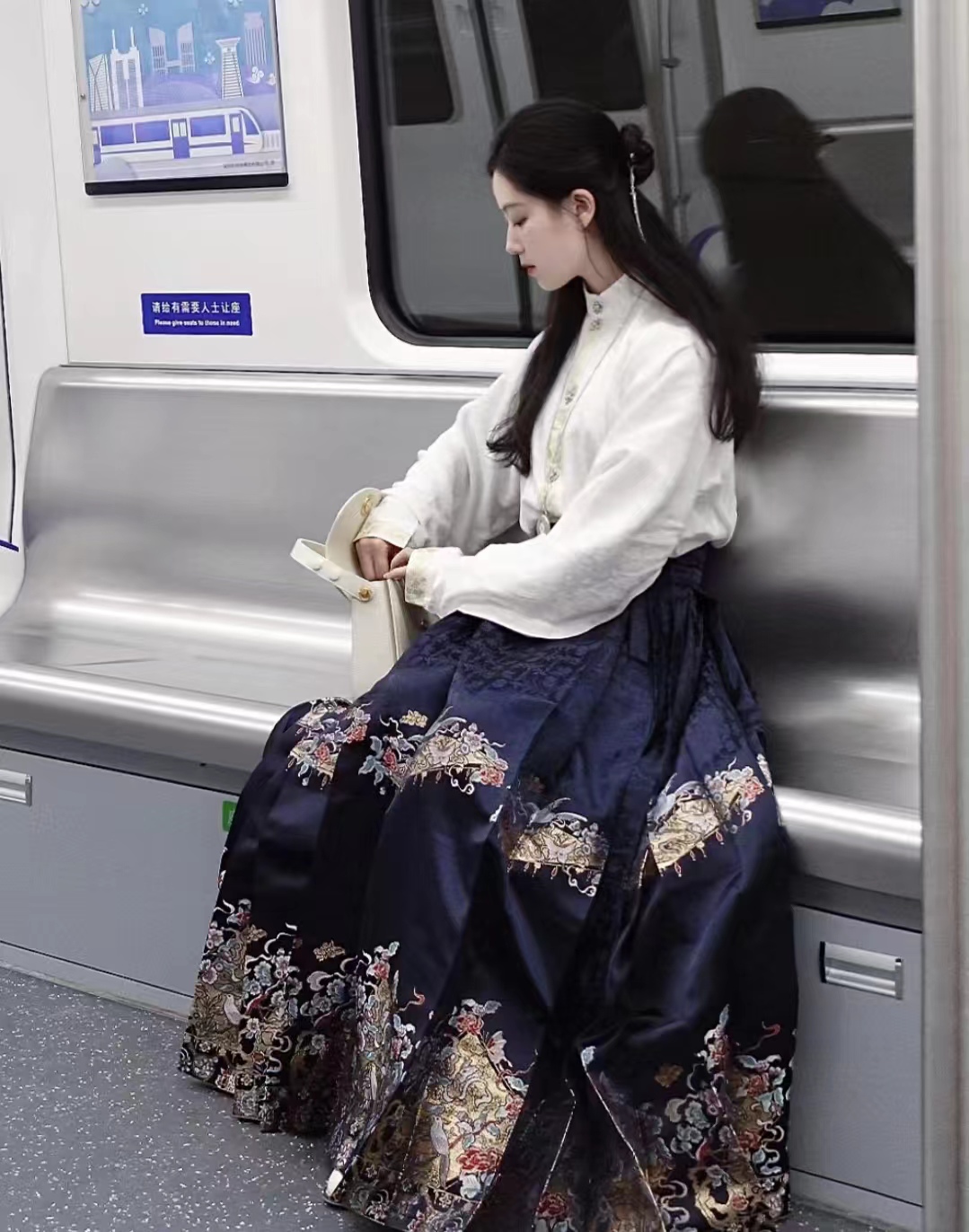 北大女生穿马面裙毕业典礼,北大女生马面裙